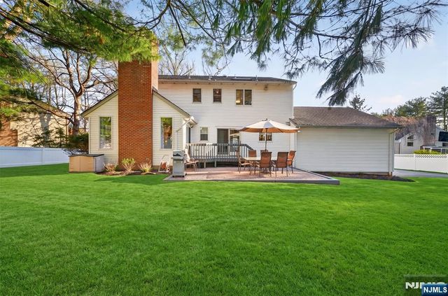 18 Stonewall Court, Mahwah, NJ 07430