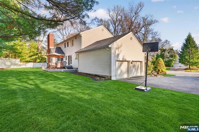 18 Stonewall Court, Mahwah, NJ 07430