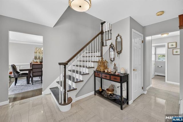 18 Stonewall Court, Mahwah, NJ 07430