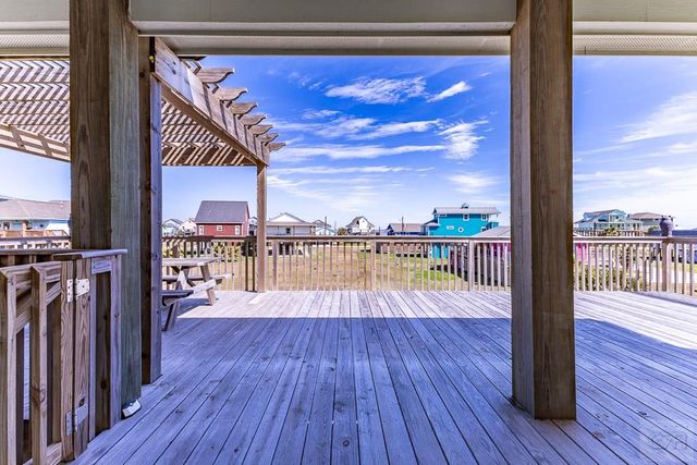 13111 Buccaneer Pkwy, Freeport, TX 77541