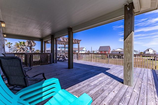 13111 Buccaneer Pkwy, Freeport, TX 77541