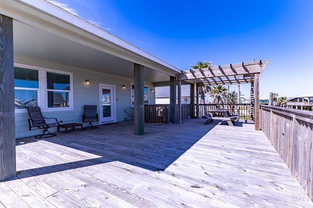 13111 Buccaneer Pkwy, Freeport, TX 77541
