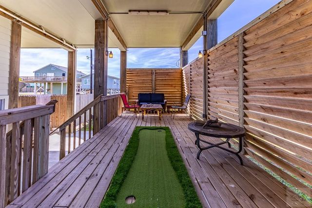 13111 Buccaneer Pkwy, Freeport, TX 77541
