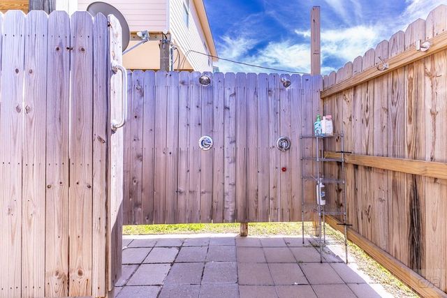 13111 Buccaneer Pkwy, Freeport, TX 77541