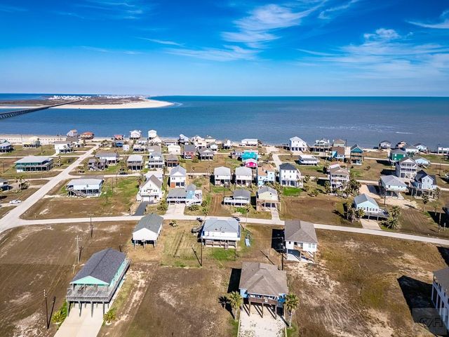 13111 Buccaneer Pkwy, Freeport, TX 77541