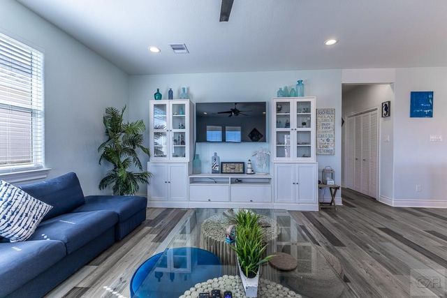 13111 Buccaneer Pkwy, Freeport, TX 77541