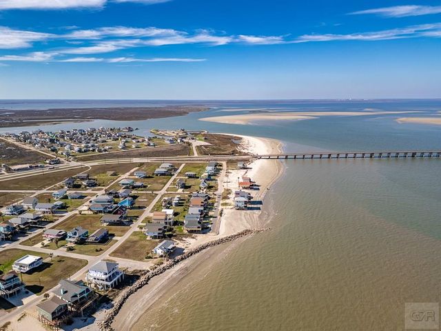 13111 Buccaneer Pkwy, Freeport, TX 77541