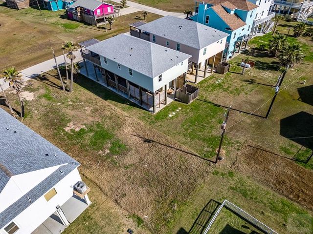 13111 Buccaneer Pkwy, Freeport, TX 77541