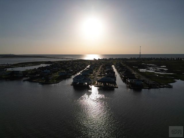 13111 Buccaneer Pkwy, Freeport, TX 77541