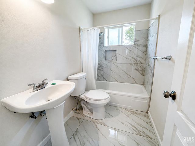 3404 Cardamon Drive, Bakersfield, CA 93309
