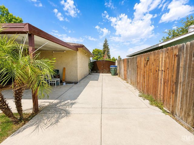 3404 Cardamon Drive, Bakersfield, CA 93309