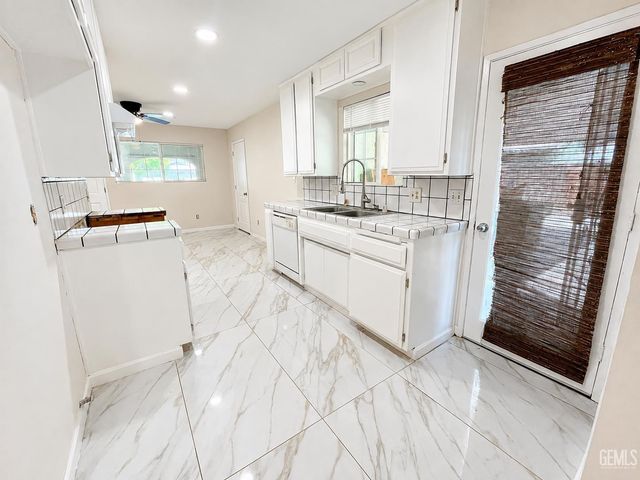 3404 Cardamon Drive, Bakersfield, CA 93309