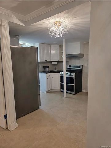 2 Hill Park Avenue 1A, Great Neck, NY 11021