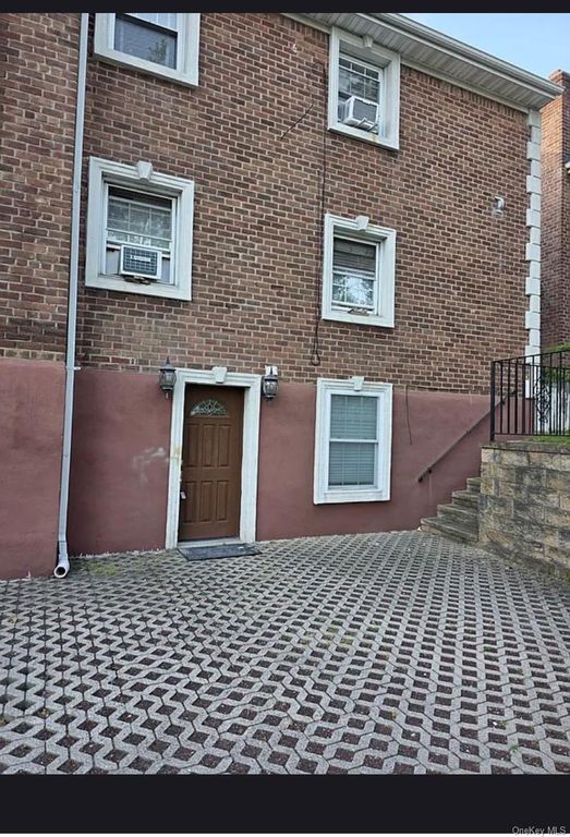 2 Hill Park Avenue 1A, Great Neck, NY 11021