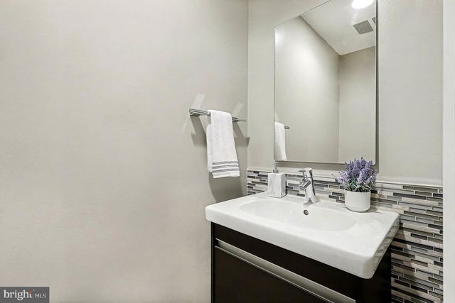 10307 EMERALD ROCK DR, Oakton, VA 22124