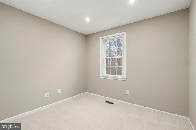 10307 EMERALD ROCK DR, Oakton, VA 22124