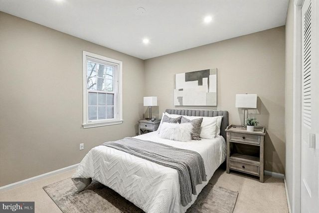 10307 EMERALD ROCK DR, Oakton, VA 22124