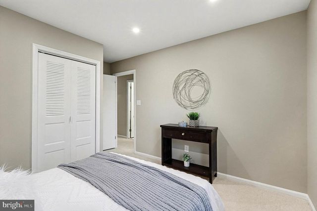 10307 EMERALD ROCK DR, Oakton, VA 22124