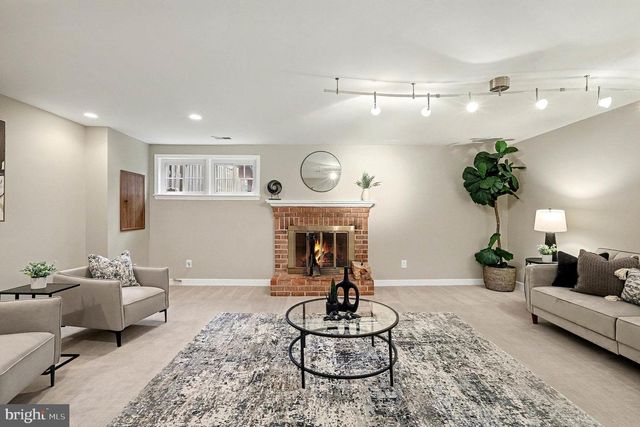 10307 EMERALD ROCK DR, Oakton, VA 22124