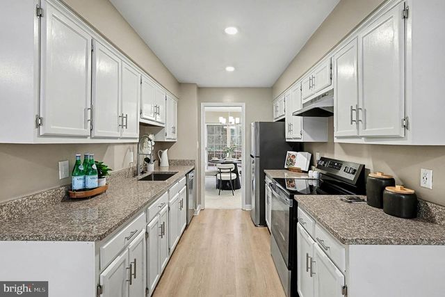 10307 EMERALD ROCK DR, Oakton, VA 22124