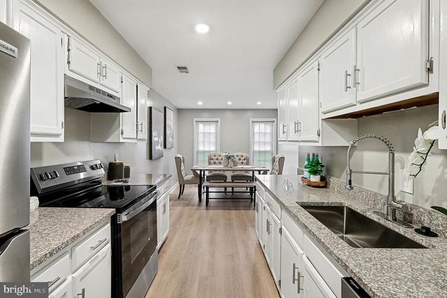 10307 EMERALD ROCK DR, Oakton, VA 22124