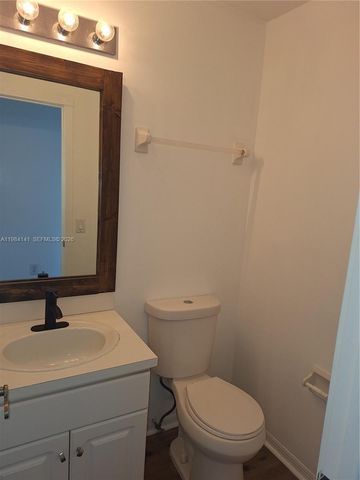 446 Lakeside Cir, Sunrise, FL 33326