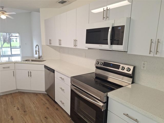 446 Lakeside Cir, Sunrise, FL 33326