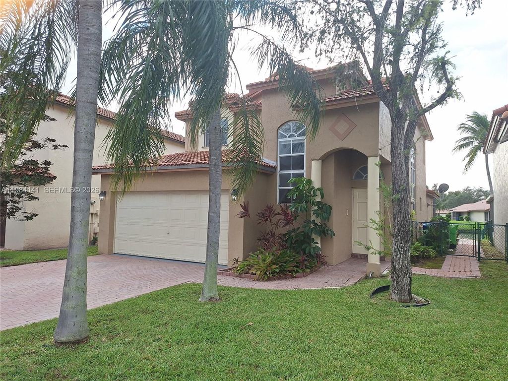 446 Lakeside Cir, Sunrise, FL 33326