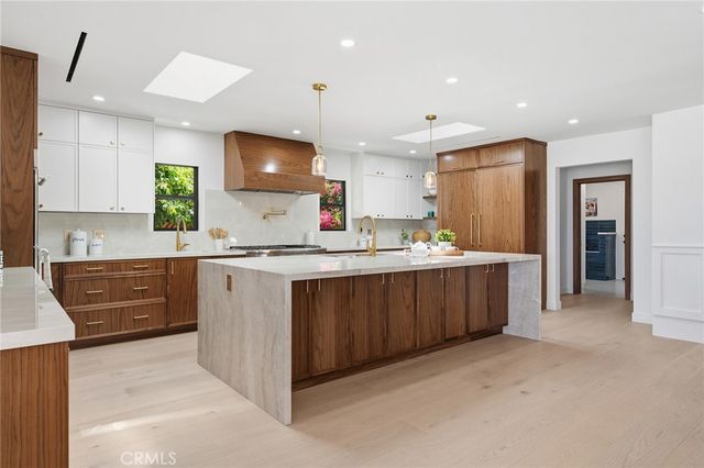 23925 Crosson Drive, Woodland Hills, CA 91367