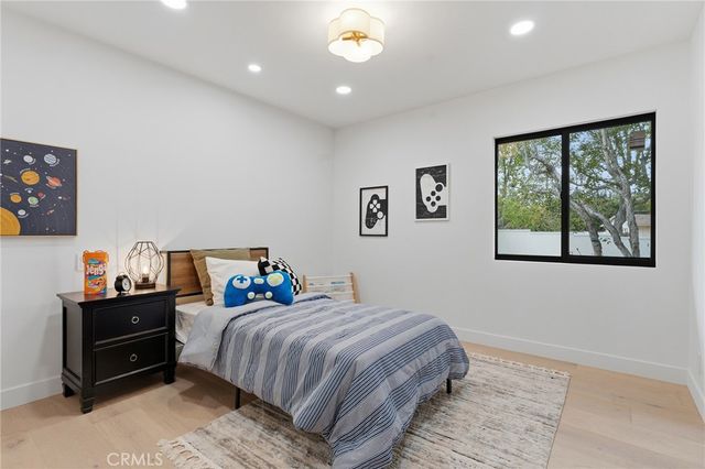 23925 Crosson Drive, Woodland Hills, CA 91367