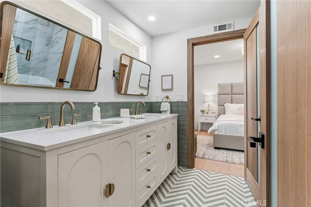 23925 Crosson Drive, Woodland Hills, CA 91367