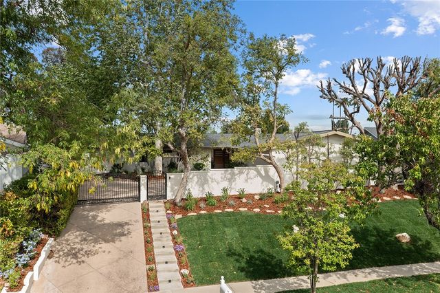 23925 Crosson Drive, Woodland Hills, CA 91367
