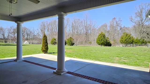 11 Henderson Rd, Ardmore, TN 38449