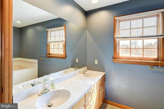 110 CHELSEA LOOP, Lancaster, PA 17602