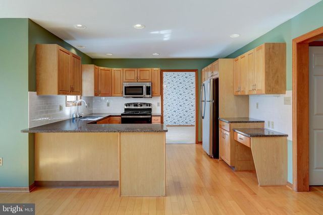 110 CHELSEA LOOP, Lancaster, PA 17602