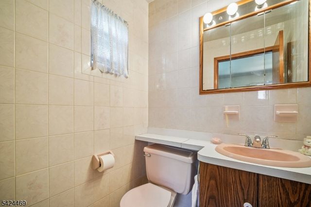 31 Michael Dr, Wayne Twp., NJ 07470