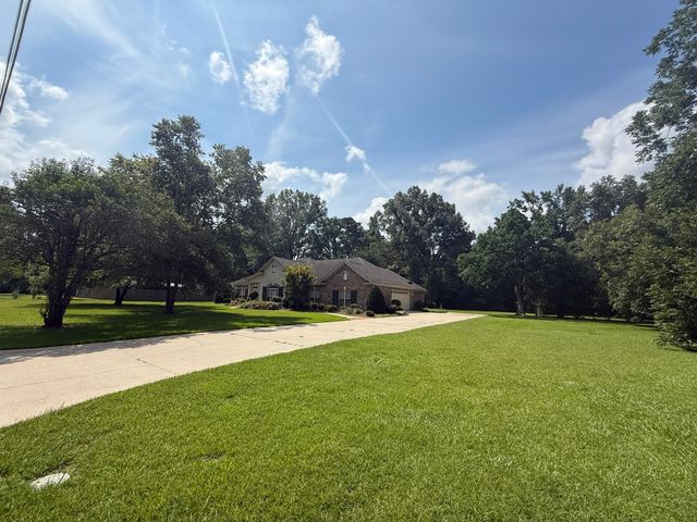 1609 Clearview Cir., Columbia, MS 39429