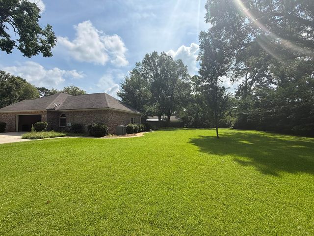 1609 Clearview Cir., Columbia, MS 39429