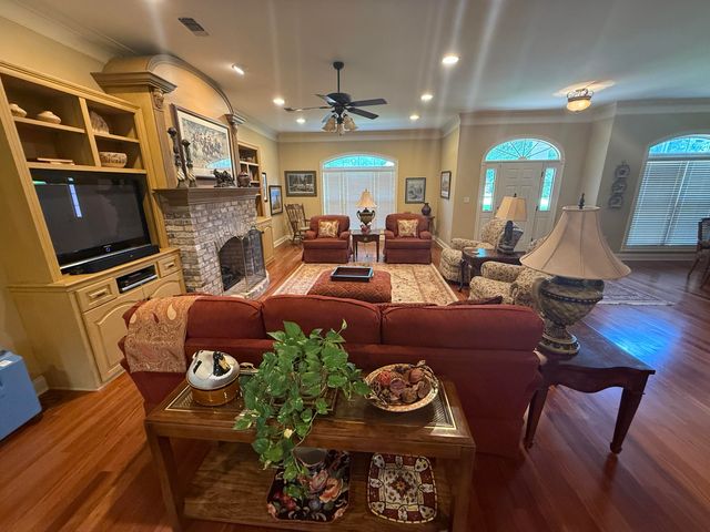 1609 Clearview Cir., Columbia, MS 39429