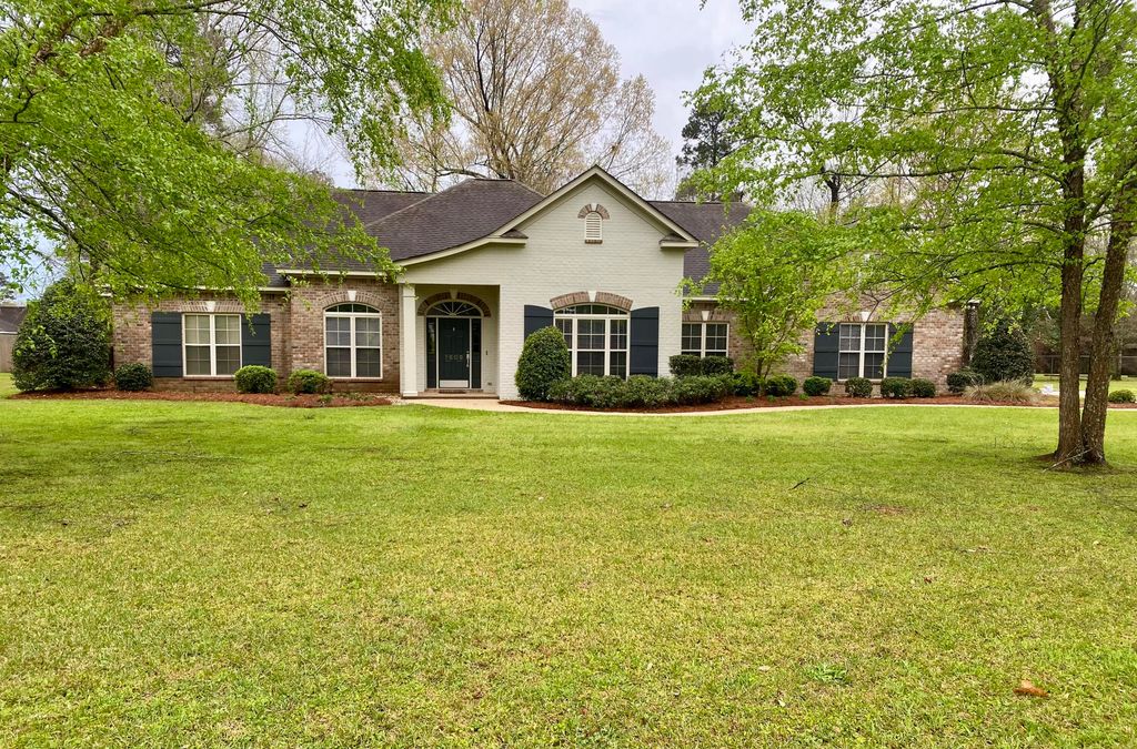 1609 Clearview Cir., Columbia, MS 39429