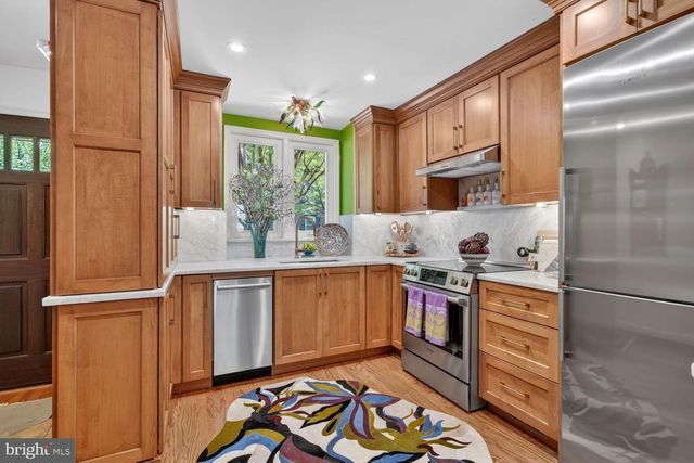 711 W ABINGDON CT, Alexandria, VA 22314