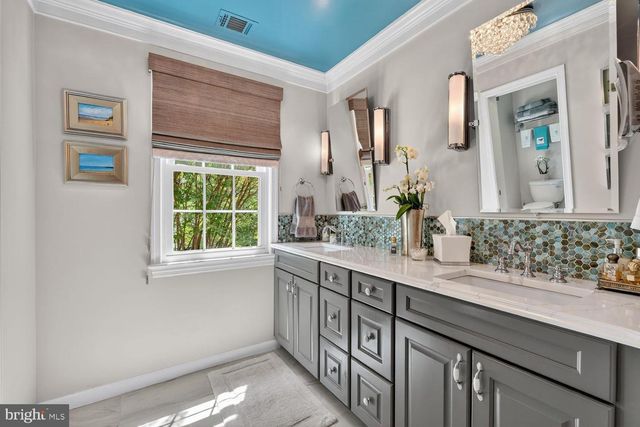 711 W ABINGDON CT, Alexandria, VA 22314