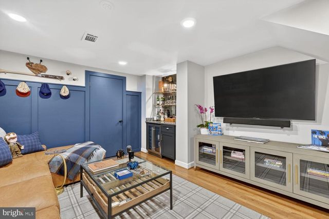 711 W ABINGDON CT, Alexandria, VA 22314