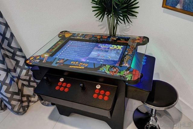 2118 S Gene Autry Trl, Palm Springs, CA 92264