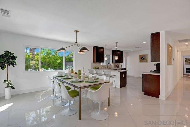 2118 S Gene Autry Trl, Palm Springs, CA 92264