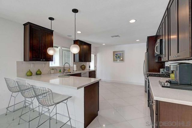 2118 S Gene Autry Trl, Palm Springs, CA 92264