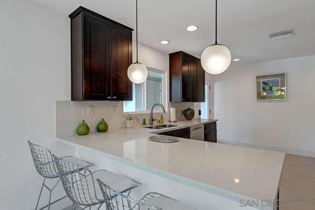 2118 S Gene Autry Trl, Palm Springs, CA 92264