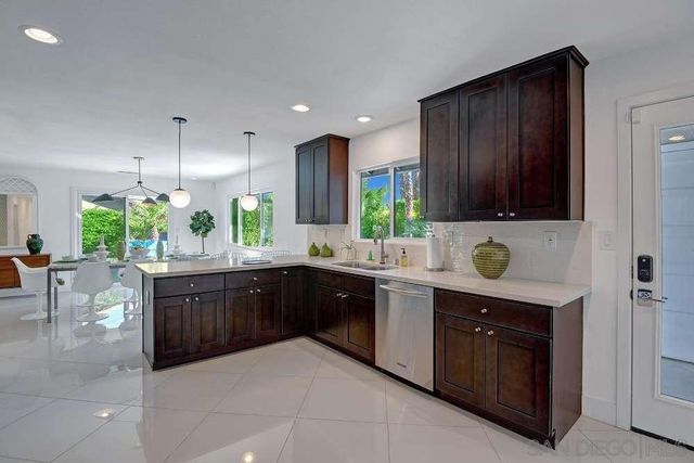 2118 S Gene Autry Trl, Palm Springs, CA 92264