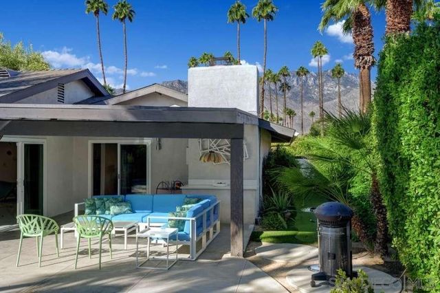 2118 S Gene Autry Trl, Palm Springs, CA 92264