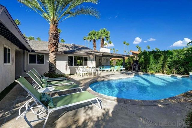 2118 S Gene Autry Trl, Palm Springs, CA 92264